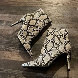 Thalia Sodi Rylie pointed ankle boots never worn